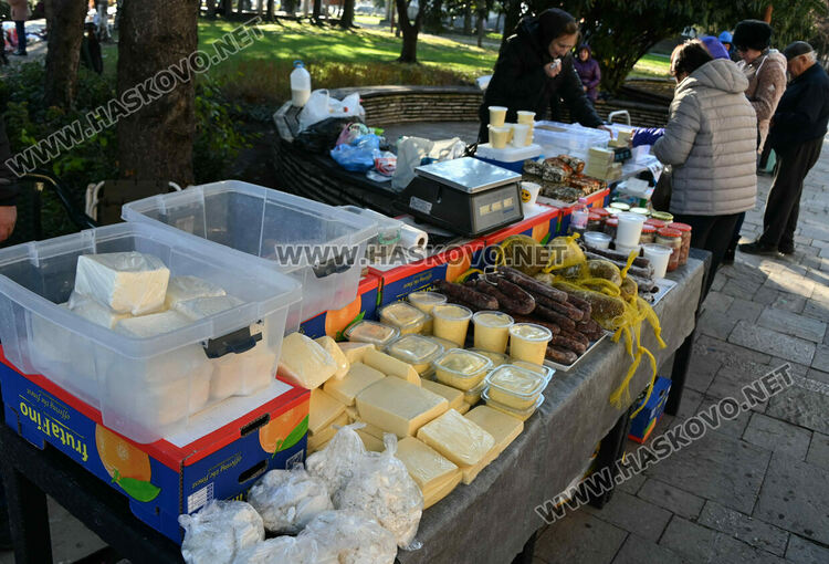 Зелето поевтиня почти двойно на пазара в Хасково