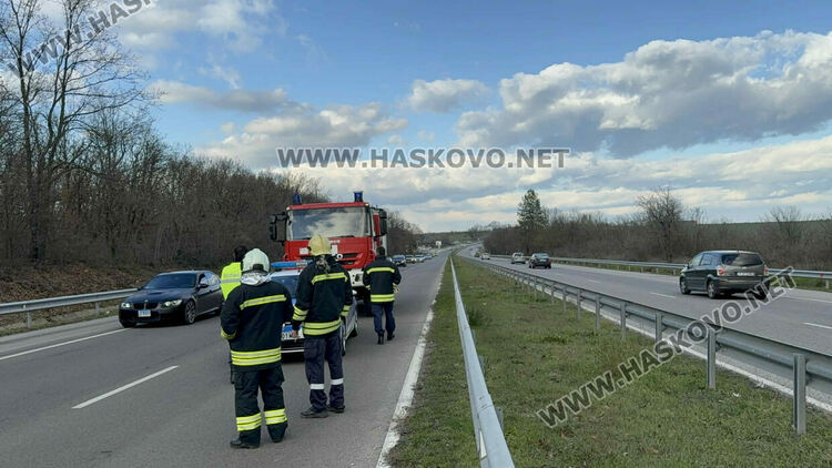 Водачка загуби контрол над колата и се заби в мантинела на пътя Хасково-Димитровград