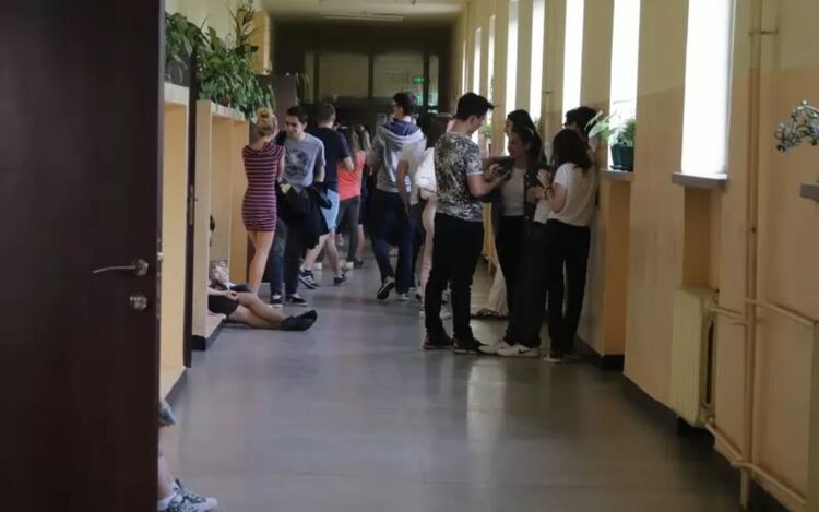 Половината от 15-годишните ученици в България не притежават основни умения, за да участват пълноценно в обществото и да успеят на пазара на труда.