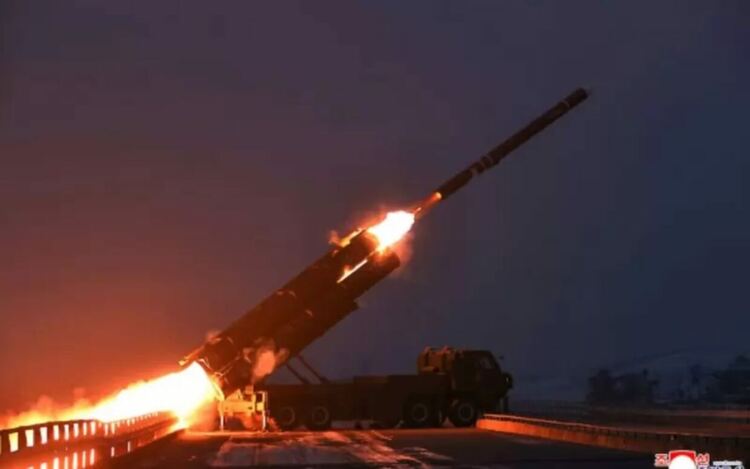 Момент от изстрелването на една от крилатите ракети, излъчен по севернокорейската държавна телевизия