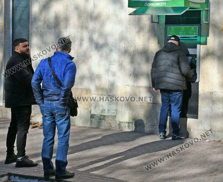 Банкоматната истерия отмина, машините вече са заредени с левове