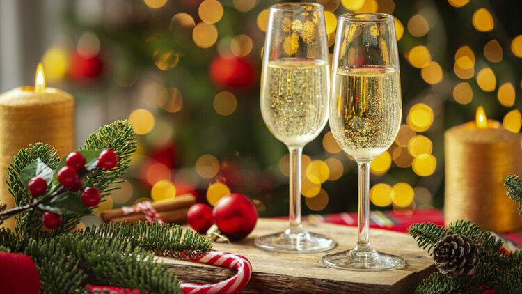 От сурвачките до кукерите: Новогодишните традиции и типичните за България ястия