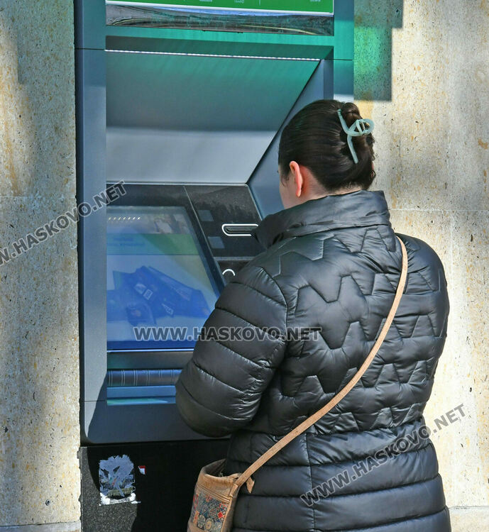 Банкоматната истерия отмина, машините вече са заредени с левове