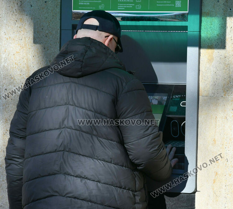 Банкоматната истерия отмина, машините вече са заредени с левове