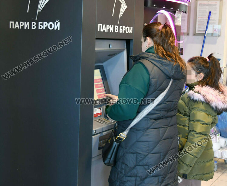 Банкоматната истерия отмина, машините вече са заредени с левове