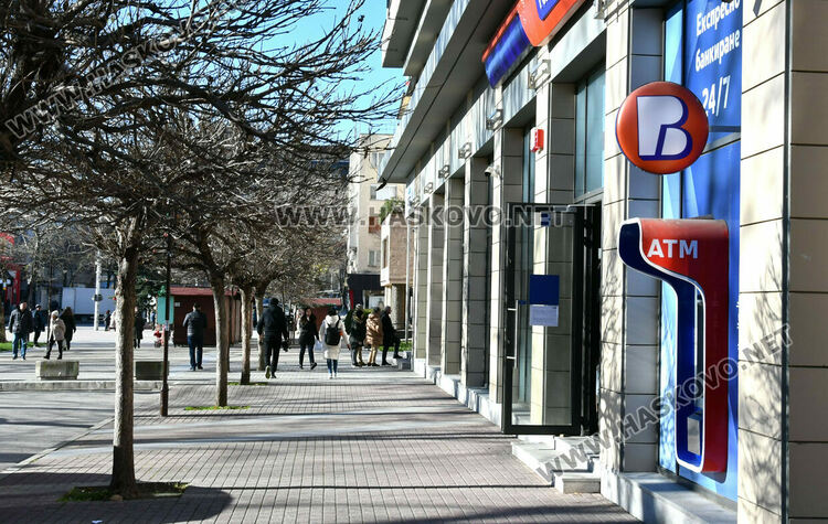 Банкоматната истерия отмина, машините вече са заредени с левове