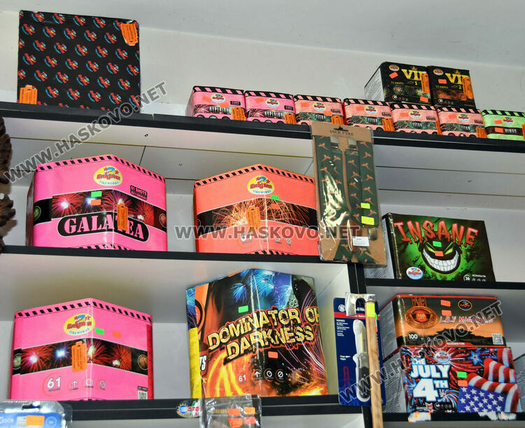 В Хасково се втурнаха да пазаруват пиратки и фоейрверки за Нова година в последния момент