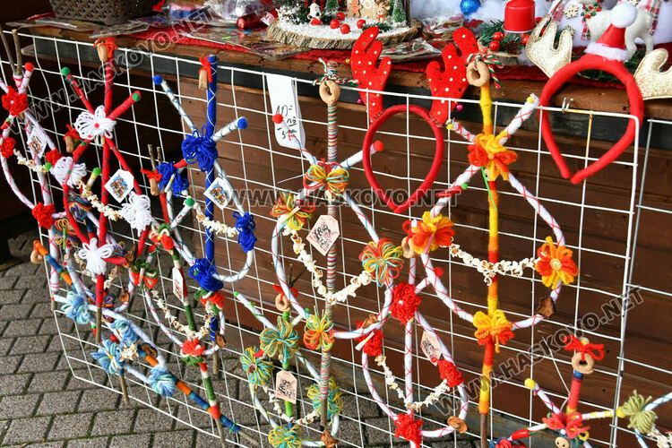 Сурвачките вървят по 10 лева в Хасково, дрянът е по левче