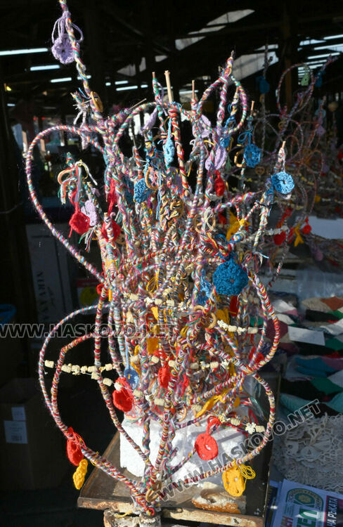 Сурвачките вървят по 10 лева в Хасково, дрянът е по левче