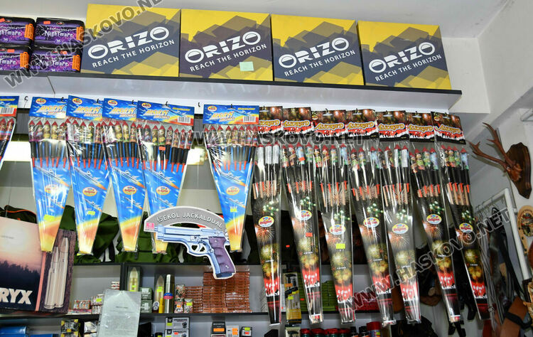 В Хасково се втурнаха да пазаруват пиратки и фоейрверки за Нова година в последния момент