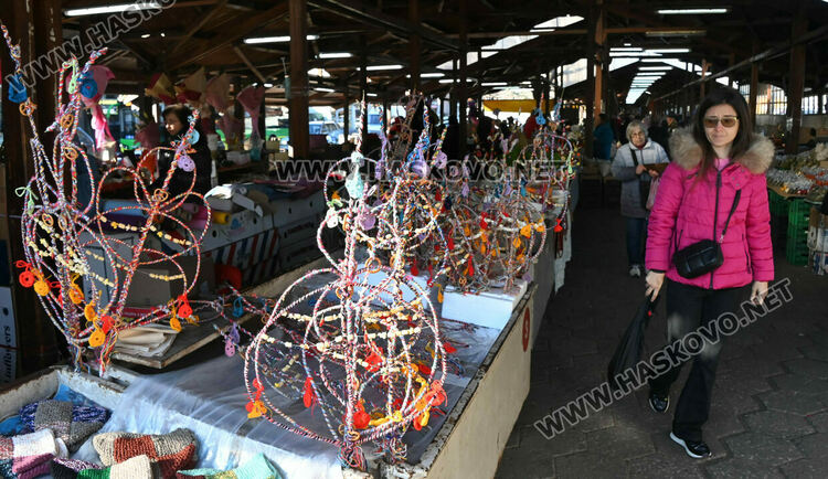 Сурвачките вървят по 10 лева в Хасково, дрянът е по левче