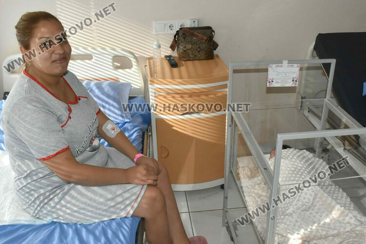 Момиченце е първото бебе, проплакало в Хасково през Новата година