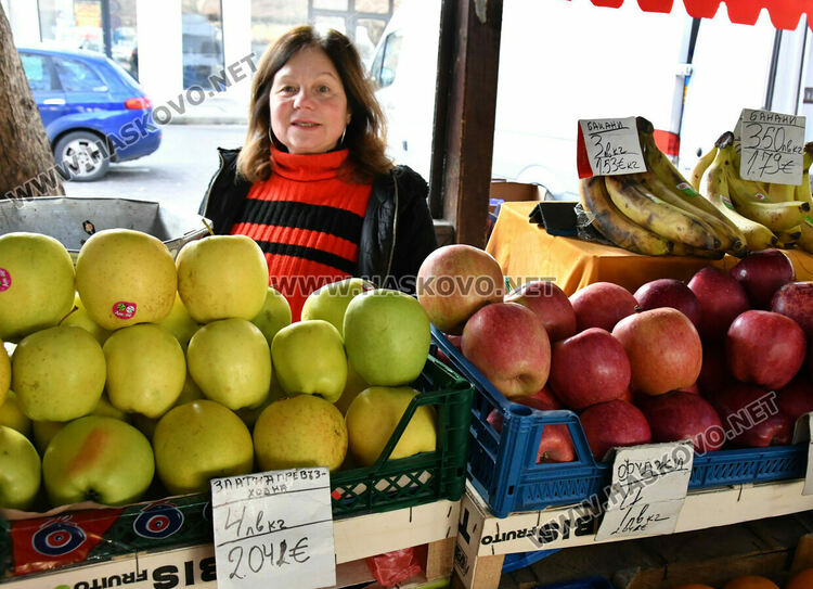 В третия ден на еврото: Хасковлии пазаруват в лева