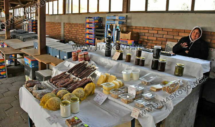 В третия ден на еврото: Хасковлии пазаруват в лева