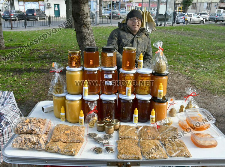 В третия ден на еврото: Хасковлии пазаруват в лева