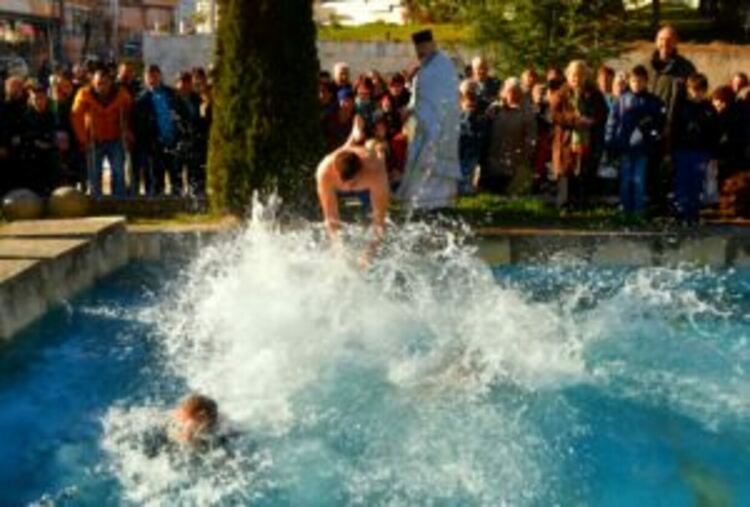 След 2 години: В Ивайловград пак ще хвърлят Светия кръст 