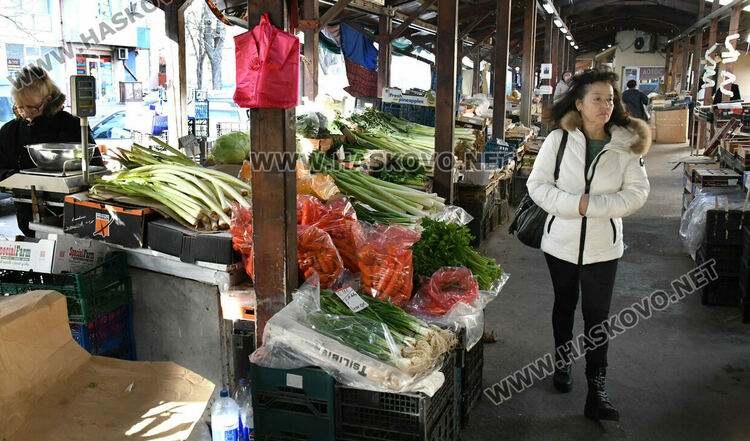 В третия ден на еврото: Хасковлии пазаруват в лева