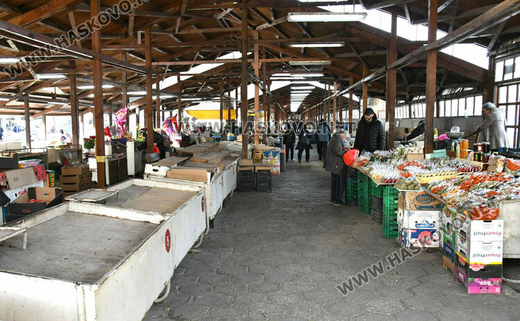 В третия ден на еврото: Хасковлии пазаруват в лева