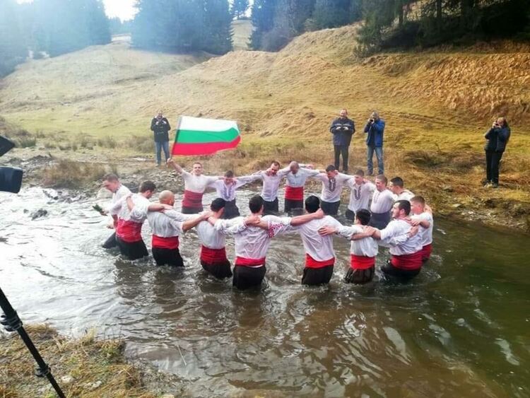 Смелчаци от Момчиловци ще  скачат за светия кръст на Богоявление