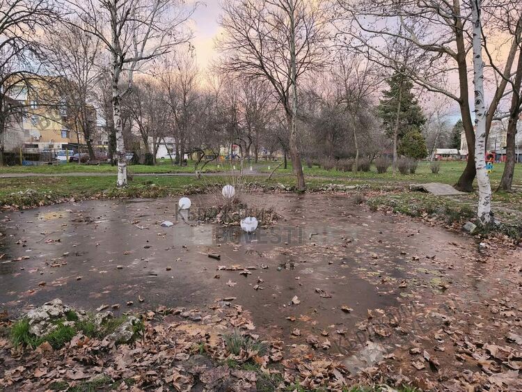 Погром в парк &bdquo;Горубсо&ldquo;в Кърджали, вандали потрошиха за празниците осветителните тела