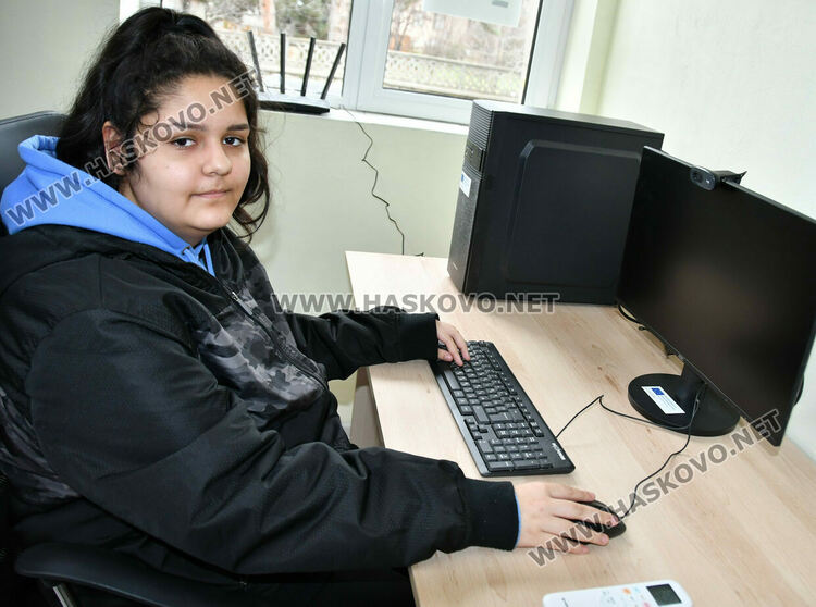 Ще учат на компютърна грамотност възрастни и социално уязвими в нов дигитален клуб 