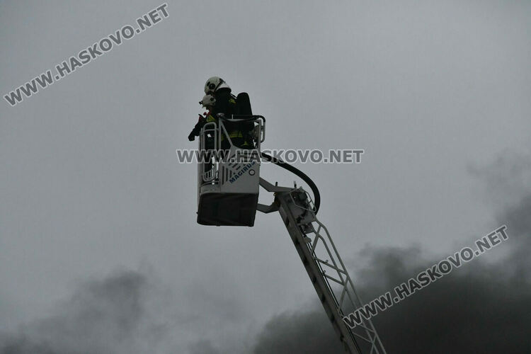 Гори склад за фотоволтаици в индустриалната зона на Хасково