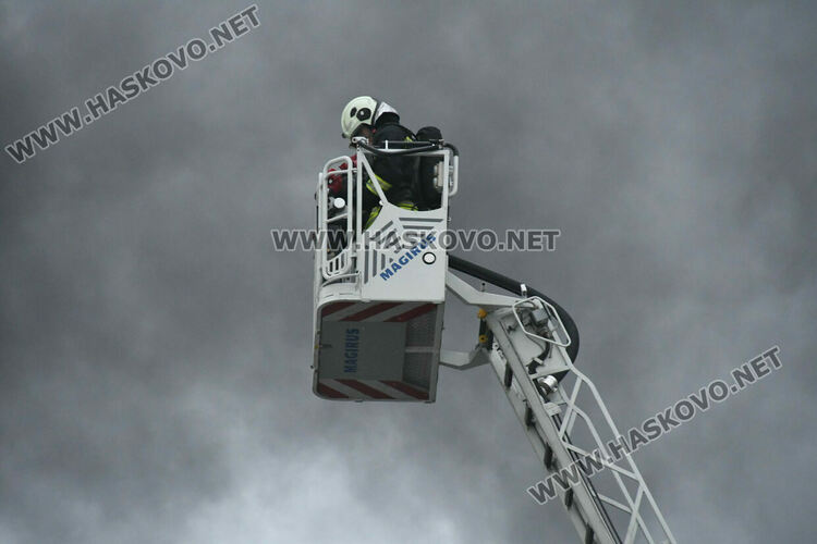 Гори склад за фотоволтаици в индустриалната зона на Хасково