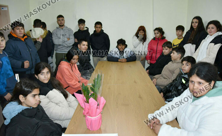 Ще учат на компютърна грамотност възрастни и социално уязвими в нов дигитален клуб 