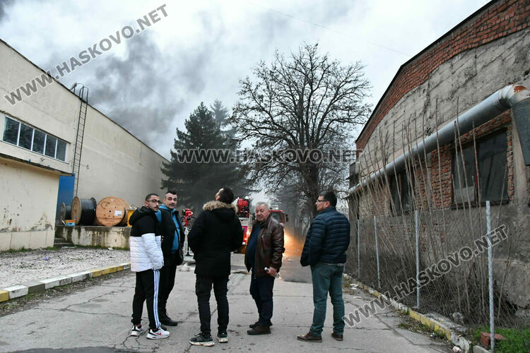 Гори склад за фотоволтаици в индустриалната зона на Хасково
