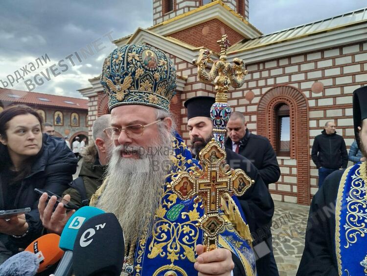 Димитър Николов спаси кръста в Арда,Виктор Недялков в басейна на манастира "Св.Йоан Предтеча"/снимки/