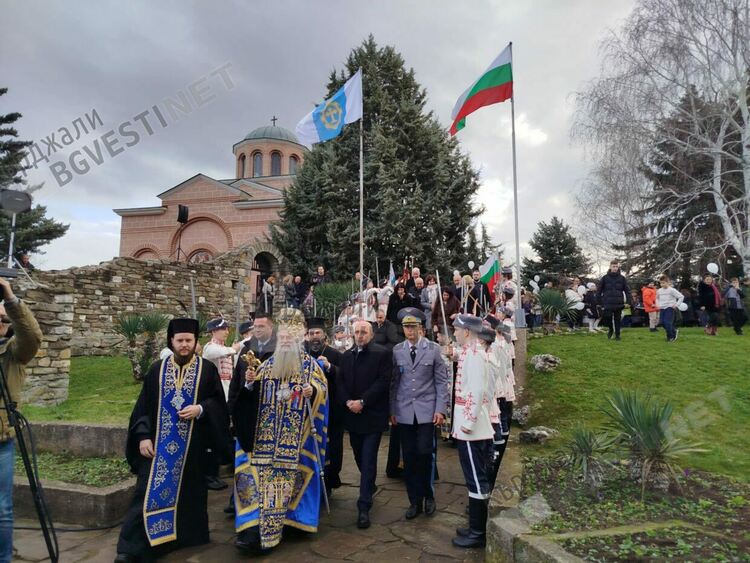 Димитър Николов спаси кръста в Арда,Виктор Недялков в басейна на манастира "Св.Йоан Предтеча"/снимки/
