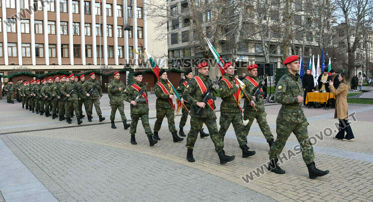 Хасково сведе глава пред Ботев, тържествен водосвет за бойните знамена за Богоявление