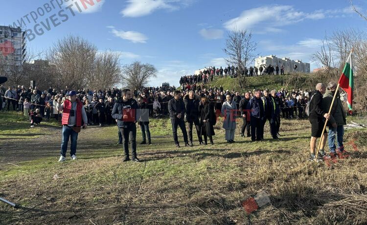 35 смелчаци се хвърлиха за Богоявленския кръст в Марица край Димитровград