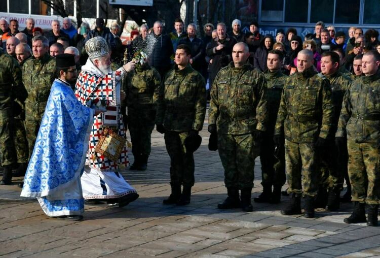 25-годишен асеновградчанин &bdquo;спаси&ldquo; кръста в Асеновград