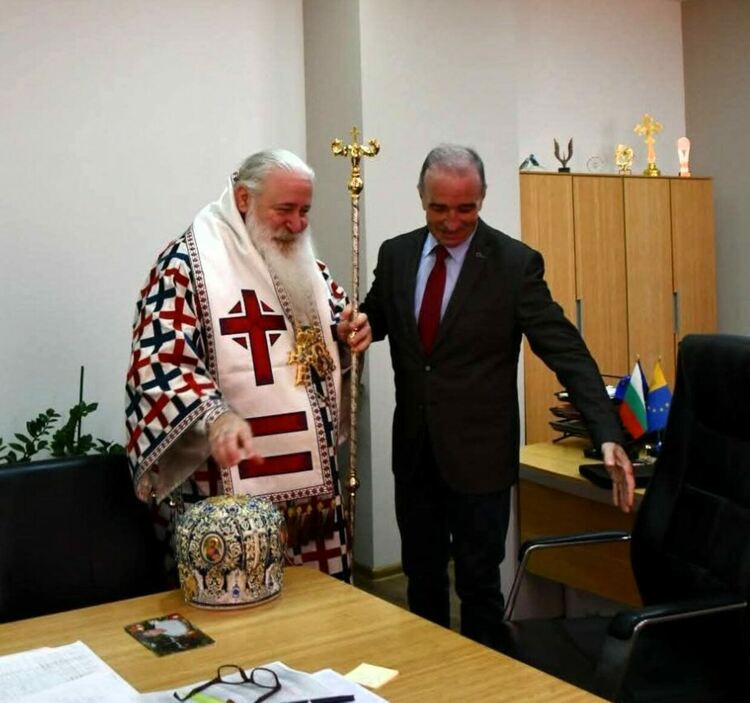 25-годишен асеновградчанин &bdquo;спаси&ldquo; кръста в Асеновград