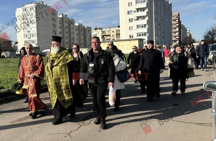 35 смелчаци се хвърлиха за Богоявленския кръст в Марица край Димитровград