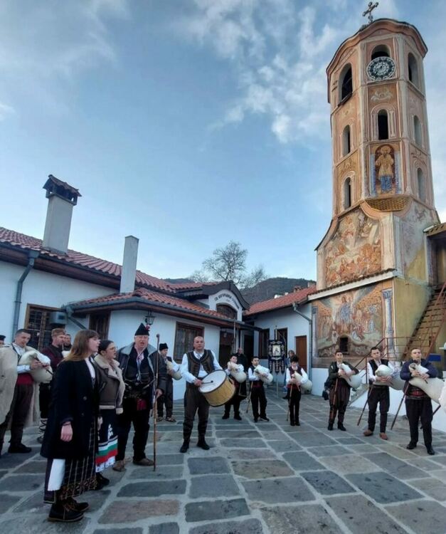 25-годишен асеновградчанин &bdquo;спаси&ldquo; кръста в Асеновград