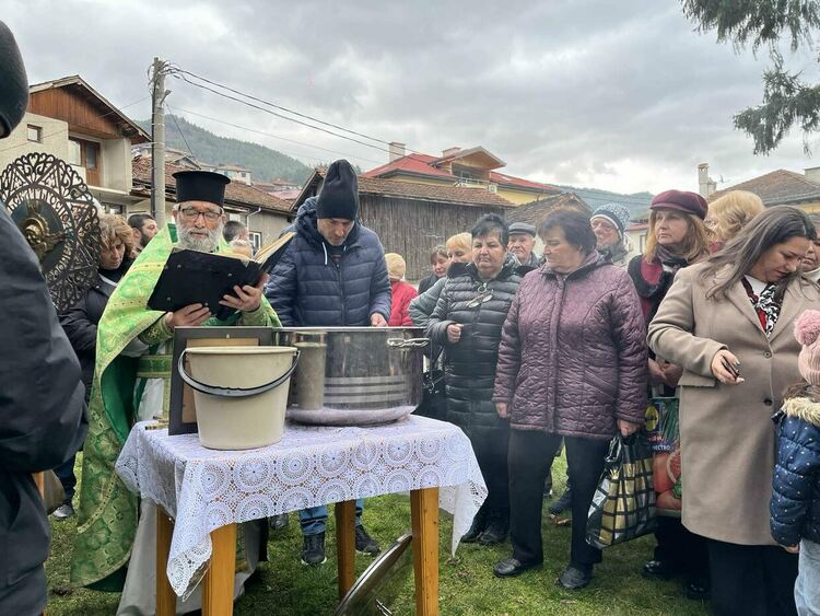 Борис Манчев хвана Богоявленския кръст в Девин