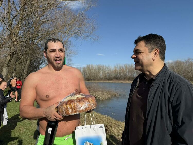 35 скочиха в Марица, кръста извади Петър Петков