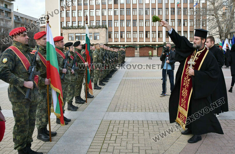 Хасково сведе глава пред Ботев, тържествен водосвет за бойните знамена за Богоявление
