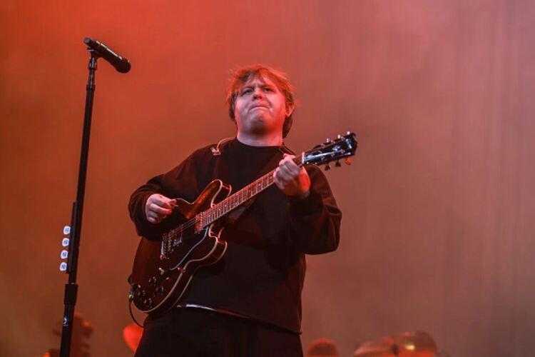 Люис Капалди стартира нов музикален проект в началото на годината