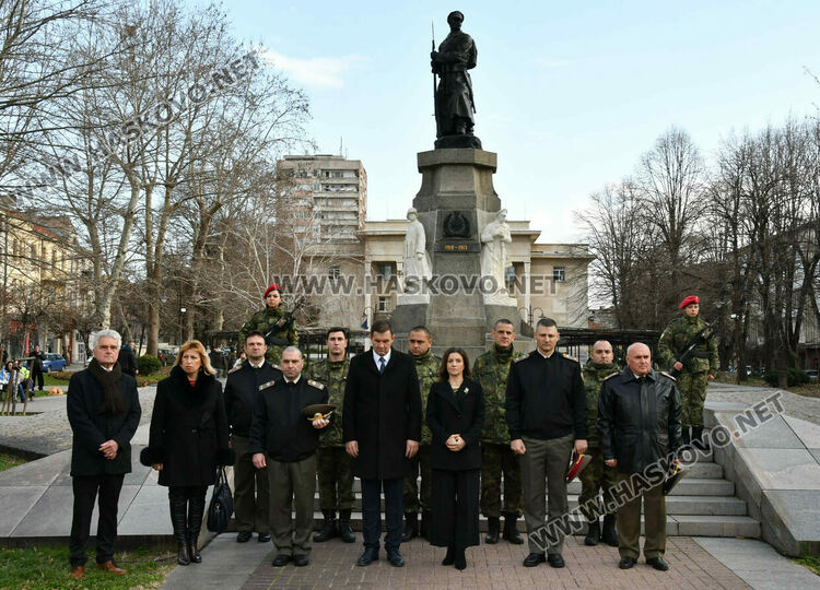 Хасково сведе глава пред Ботев, тържествен водосвет за бойните знамена за Богоявление