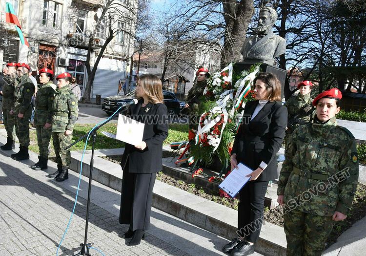 Хасково сведе глава пред Ботев, тържествен водосвет за бойните знамена за Богоявление