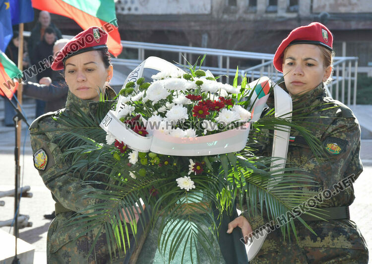 Хасково сведе глава пред Ботев, тържествен водосвет за бойните знамена за Богоявление