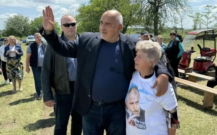 Водачът на ГЕРБ залага и на това, че с времето гражданският гняв, избухнал на протестите, ще се охлади.