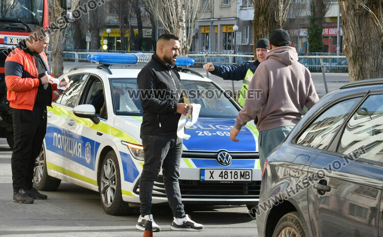 Катастрофа пред полицията в Хасково затрудни движението по бул. &bdquo;България&ldquo;