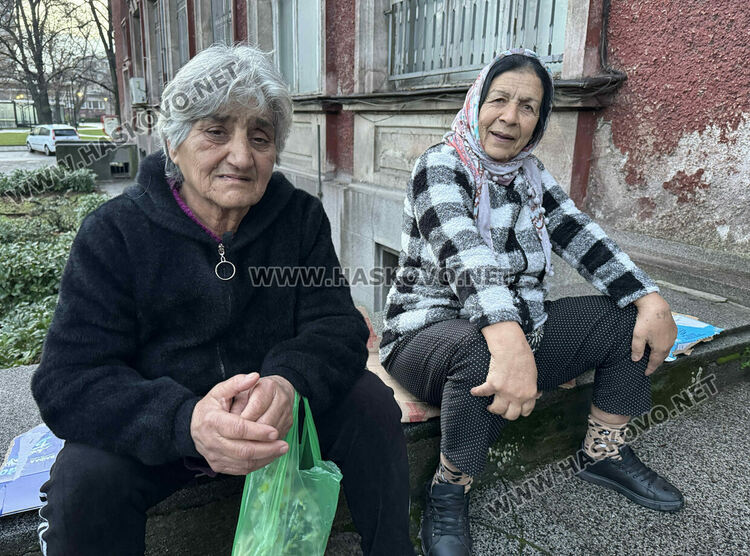 Опашки пред пощите за първите пенсии в евро