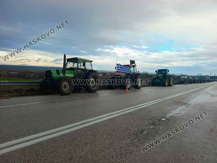 Започна 48-часовата блокада на гръцките фермери, спират и леките коли