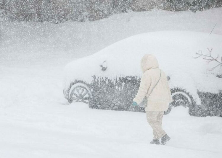 Великобритания се готви за снежна буря