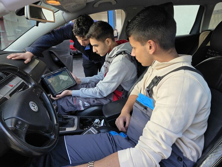 Образование, отговарящо на съвременните изисквания: нови кабинети и софтуер в ПГТАТ &bdquo;Никола Й. Вапцаров&ldquo; - Хасково